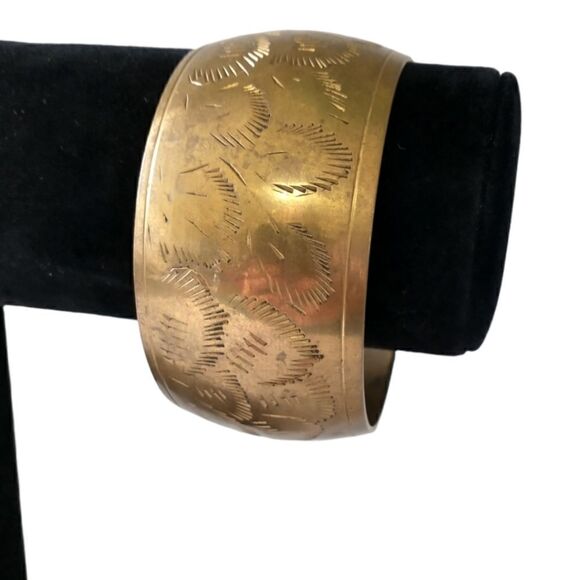 Vintage Etched Brass Bangle Bracelet Engraved Estate Bronze Patina Chunky Boho. - Picture 13 of 16